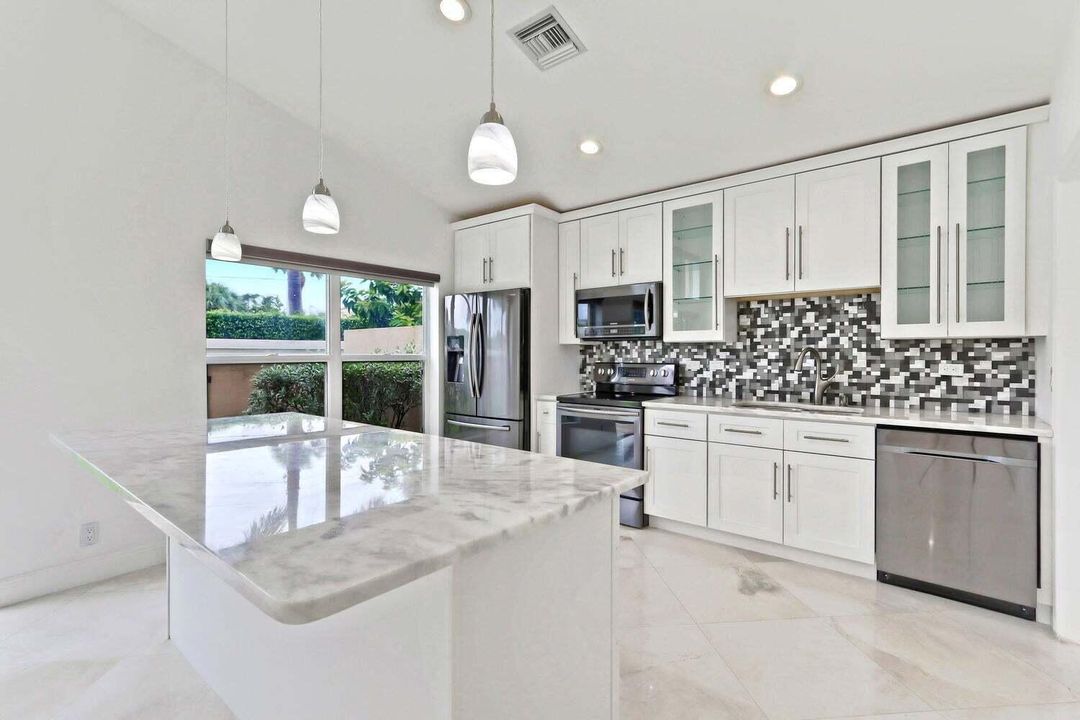 For Sale: $479,900 (3 beds, 2 baths, 1215 Square Feet)