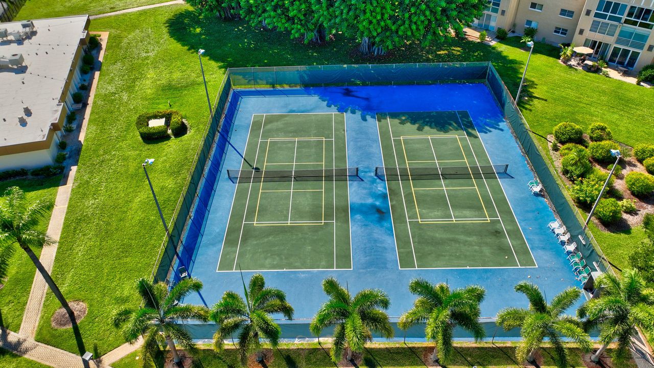 For Sale: $129,000 (2 beds, 2 baths, 960 Square Feet)