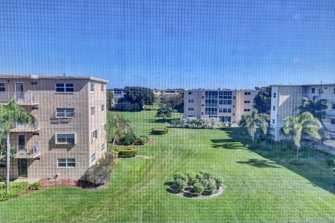 For Sale: $129,000 (2 beds, 2 baths, 960 Square Feet)