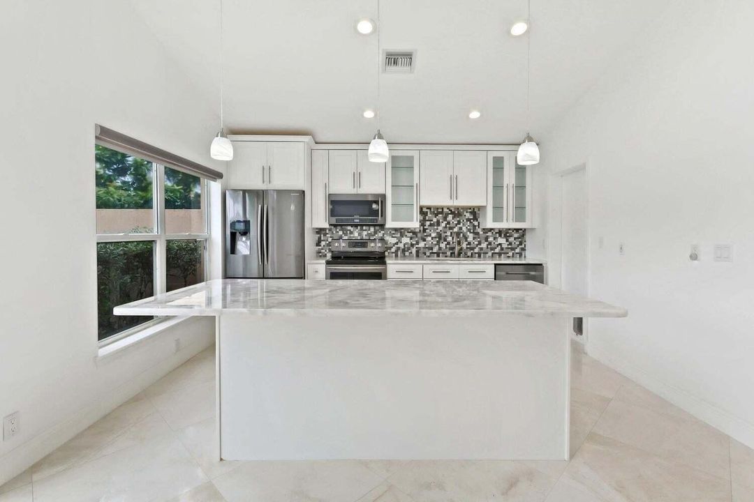 For Sale: $479,900 (3 beds, 2 baths, 1215 Square Feet)