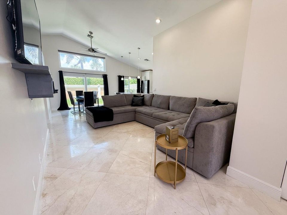 For Sale: $479,900 (3 beds, 2 baths, 1215 Square Feet)