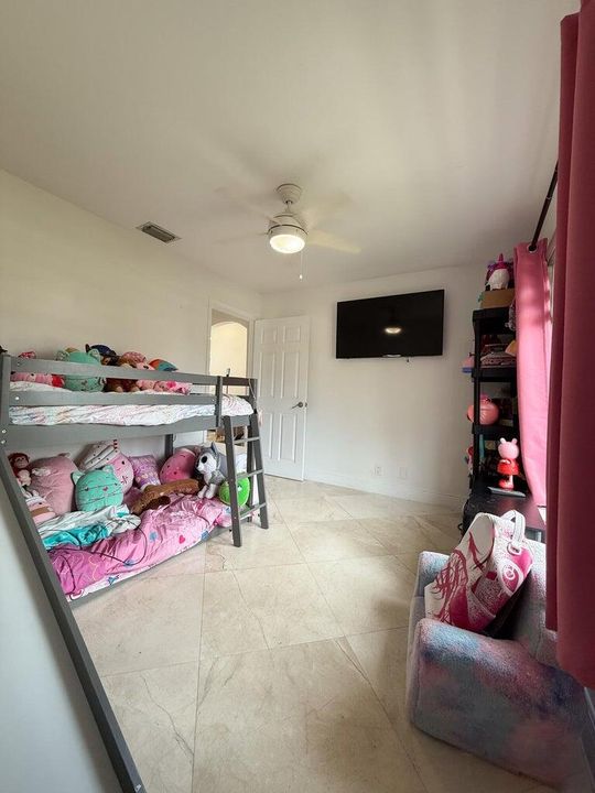 For Sale: $479,900 (3 beds, 2 baths, 1215 Square Feet)