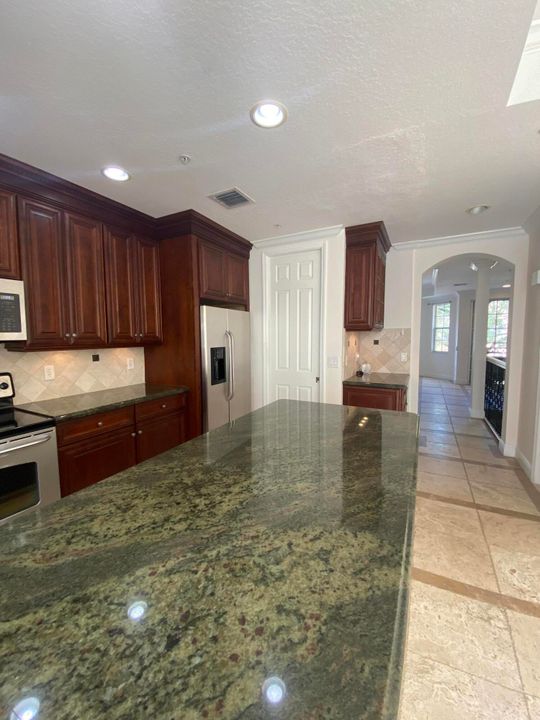 For Sale: $599,000 (3 beds, 3 baths, 2096 Square Feet)