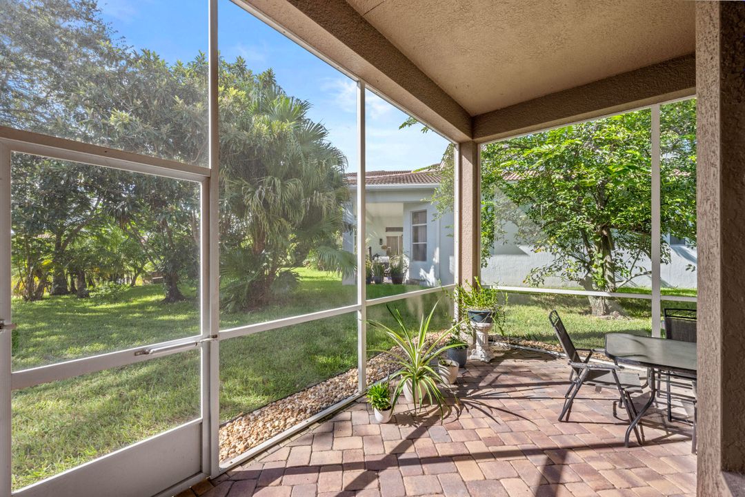 For Sale: $479,000 (3 beds, 3 baths, 2406 Square Feet)