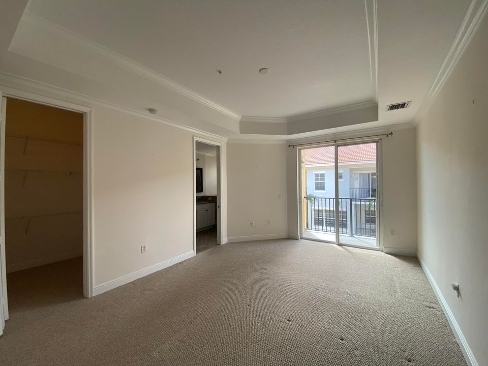 For Sale: $599,000 (3 beds, 3 baths, 2096 Square Feet)