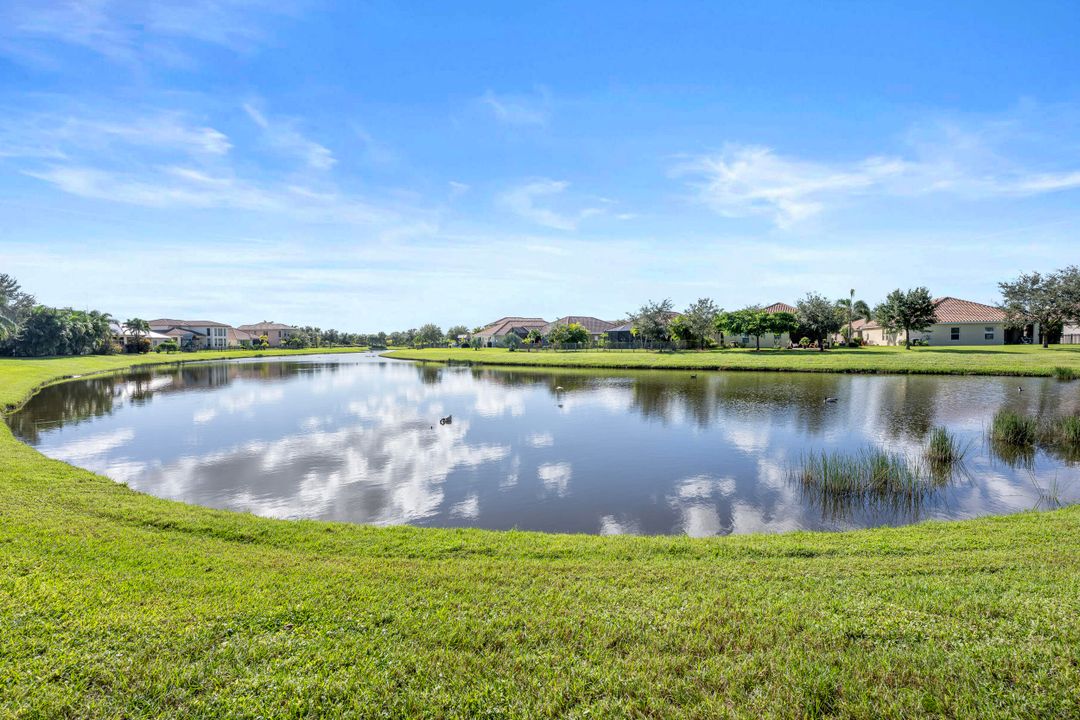 For Sale: $479,000 (3 beds, 3 baths, 2406 Square Feet)