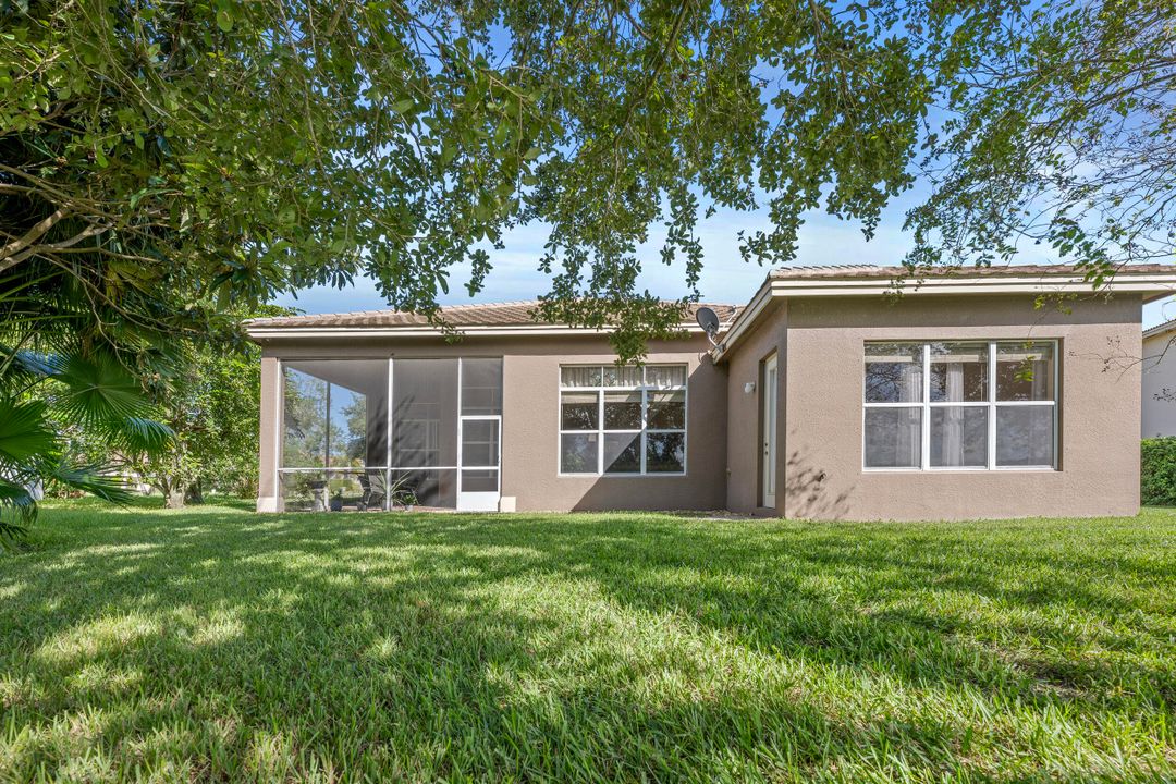 For Sale: $479,000 (3 beds, 3 baths, 2406 Square Feet)