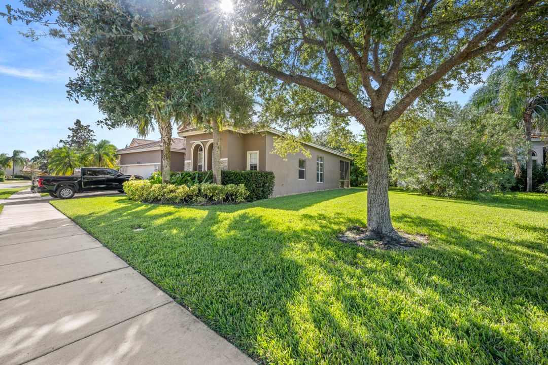 For Sale: $479,000 (3 beds, 3 baths, 2406 Square Feet)
