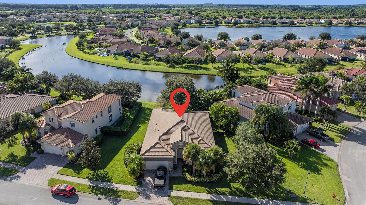 For Sale: $479,000 (3 beds, 3 baths, 2406 Square Feet)