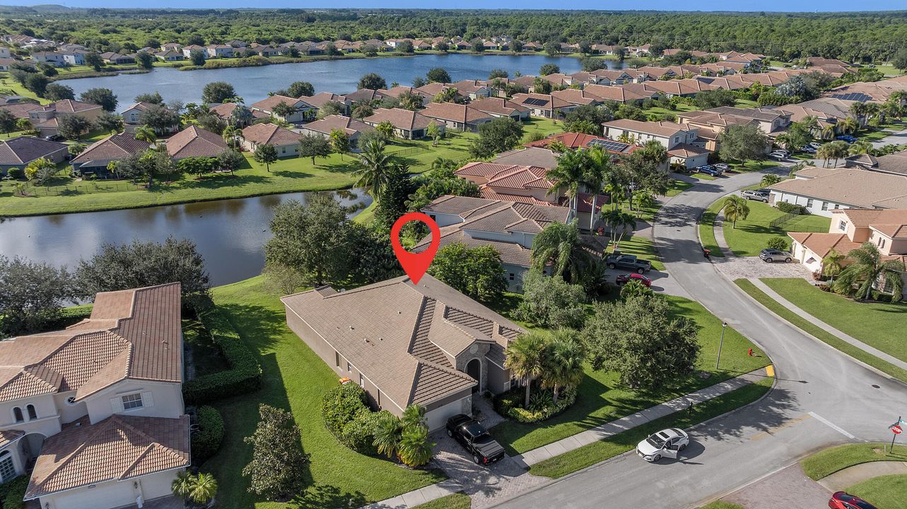 For Sale: $479,000 (3 beds, 3 baths, 2406 Square Feet)