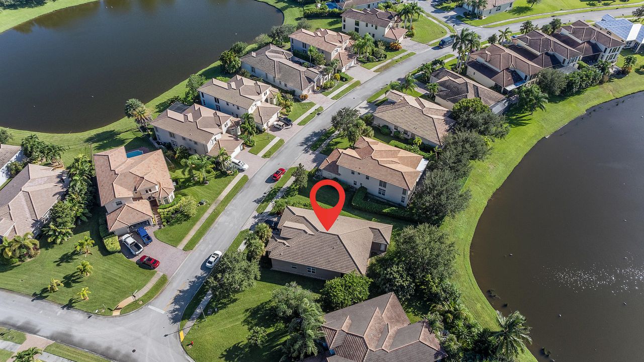 For Sale: $479,000 (3 beds, 3 baths, 2406 Square Feet)