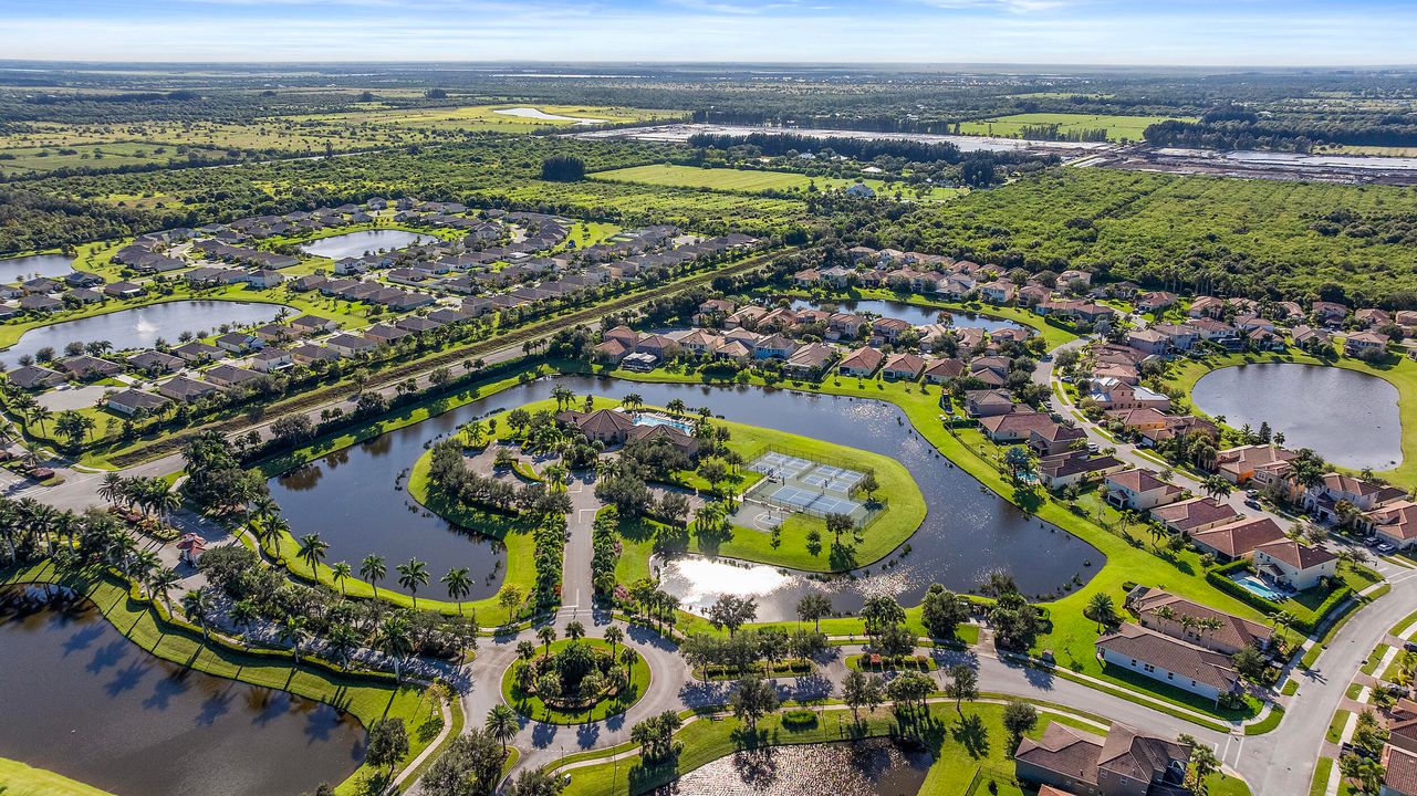 For Sale: $479,000 (3 beds, 3 baths, 2406 Square Feet)