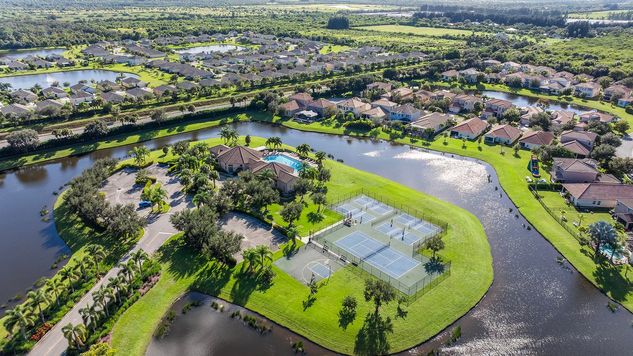 For Sale: $479,000 (3 beds, 3 baths, 2406 Square Feet)