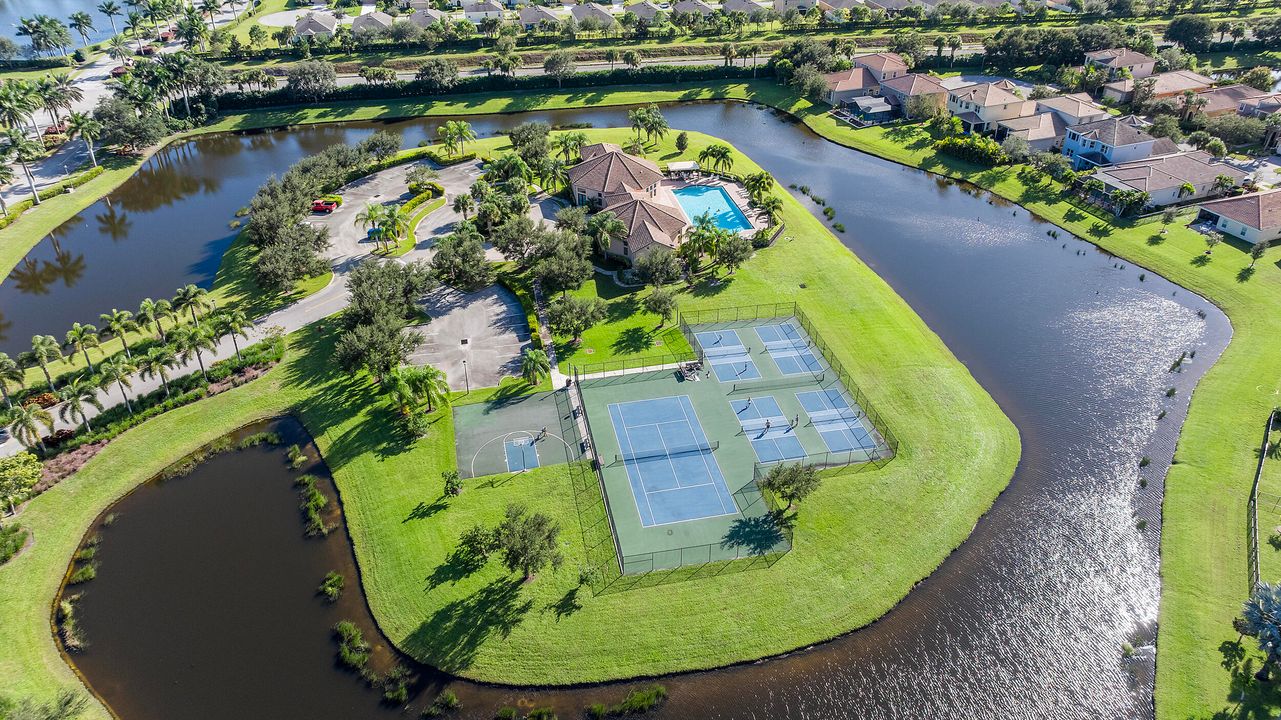 For Sale: $479,000 (3 beds, 3 baths, 2406 Square Feet)