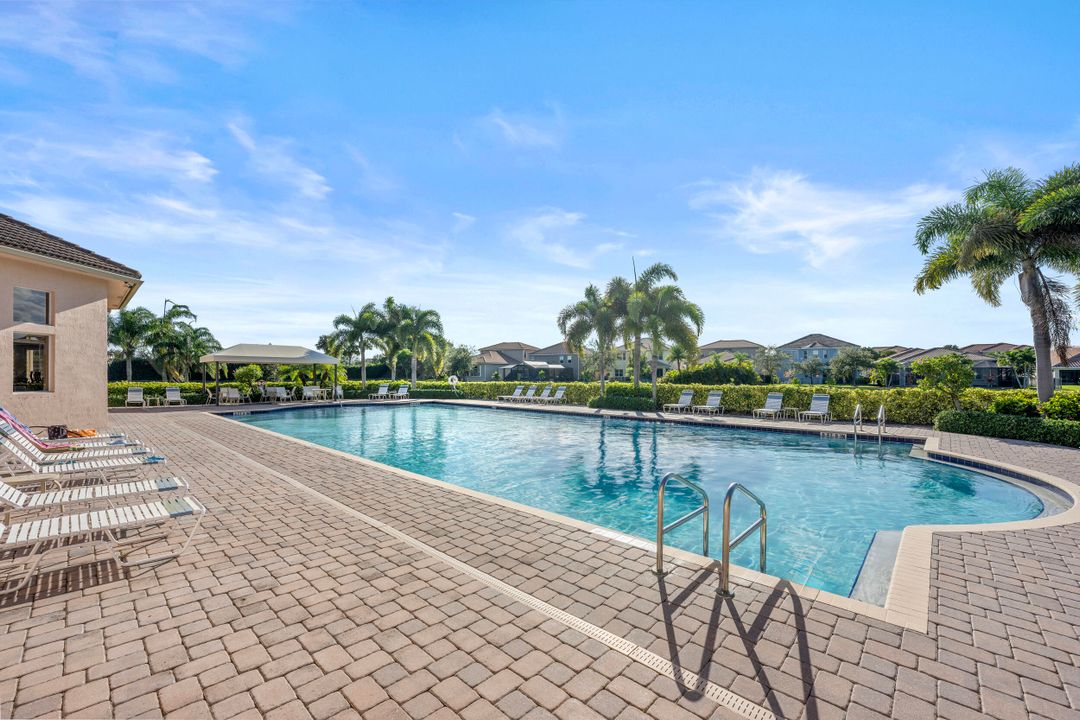 For Sale: $479,000 (3 beds, 3 baths, 2406 Square Feet)