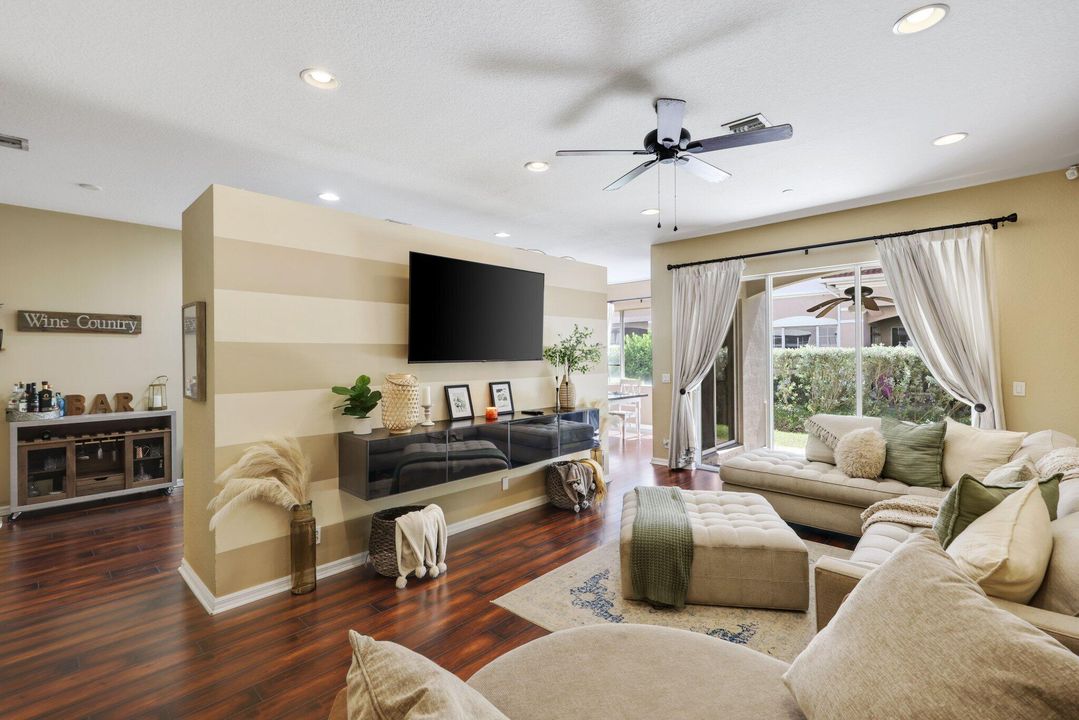 Recently Sold: $515,000 (3 beds, 2 baths, 2209 Square Feet)