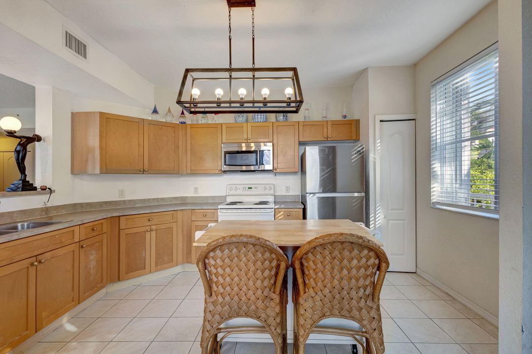 For Rent: $3,500 (2 beds, 2 baths, 1309 Square Feet)