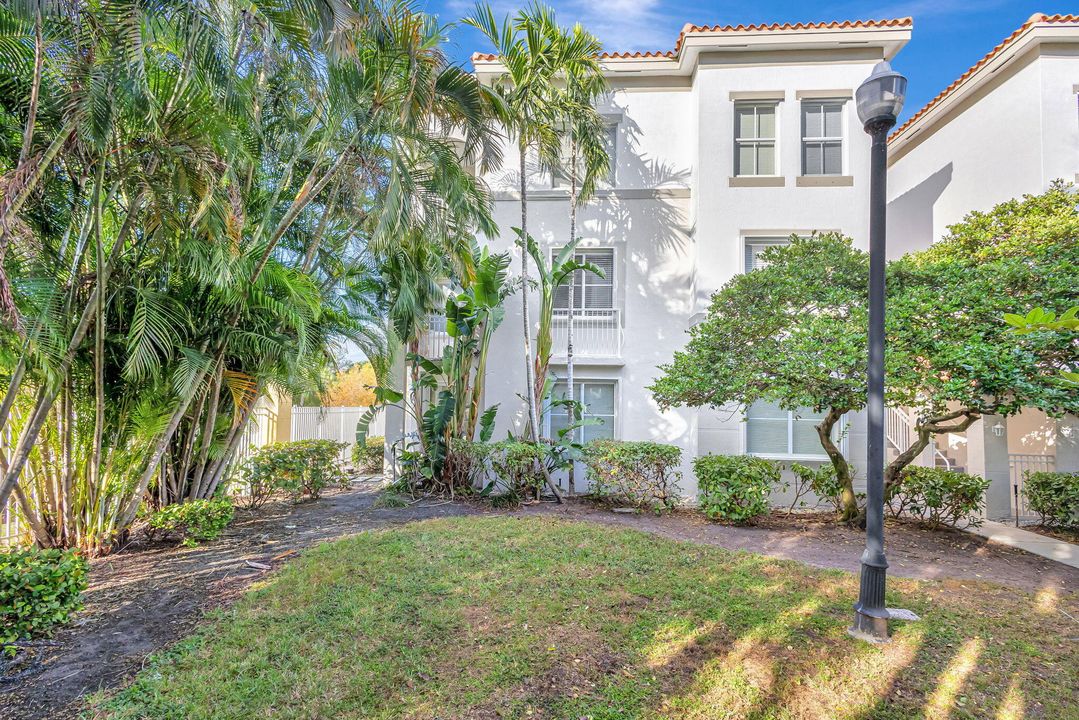 For Rent: $3,500 (2 beds, 2 baths, 1309 Square Feet)