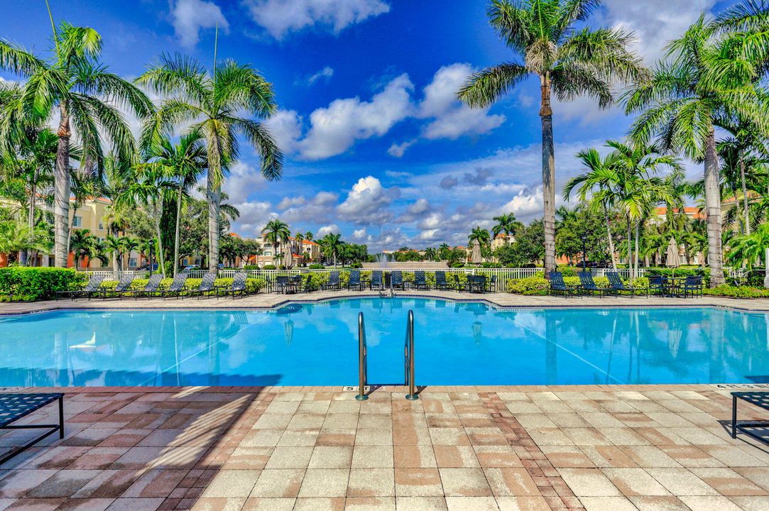 For Rent: $3,500 (2 beds, 2 baths, 1309 Square Feet)