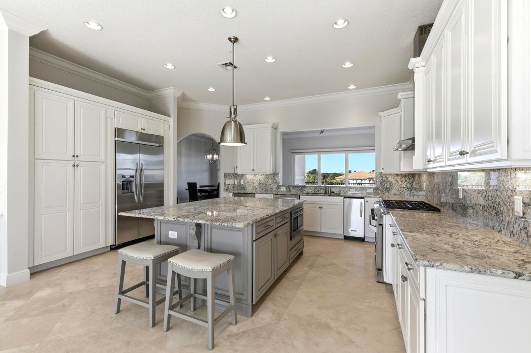 На продажу: $3,349,000 (3 спален, 2 ванн, 2493 Квадратных фут)