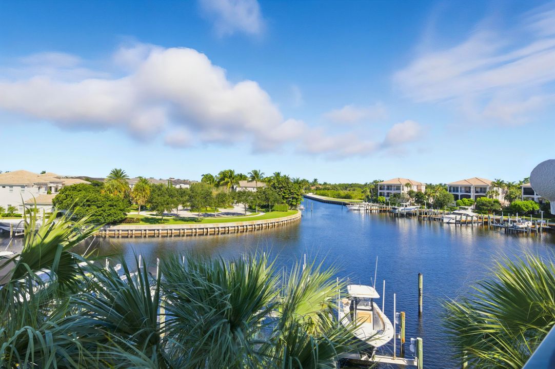 На продажу: $3,349,000 (3 спален, 2 ванн, 2493 Квадратных фут)