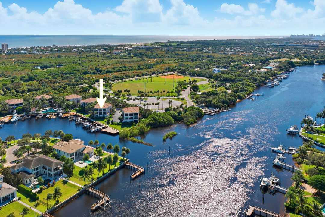 На продажу: $3,349,000 (3 спален, 2 ванн, 2493 Квадратных фут)