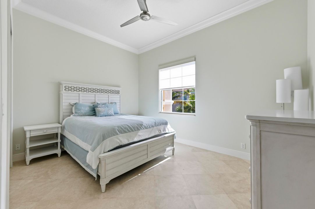 На продажу: $3,349,000 (3 спален, 2 ванн, 2493 Квадратных фут)