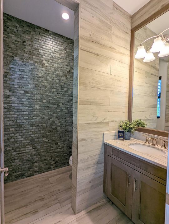 For Rent: $37,000 (6 beds, 6 baths, 7416 Square Feet)