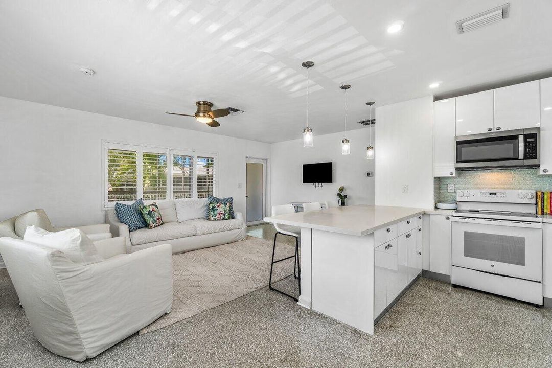 Activo con contrato: $375,000 (1 camas, 1 baños, 644 Pies cuadrados)