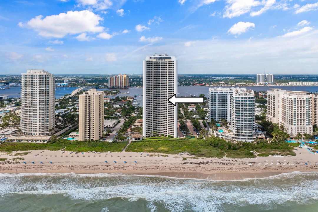 For Sale: $1,075,000 (2 beds, 2 baths, 1381 Square Feet)