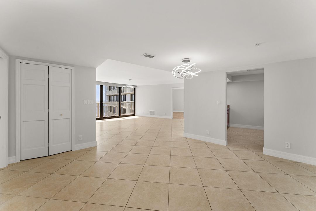 For Sale: $1,075,000 (2 beds, 2 baths, 1381 Square Feet)