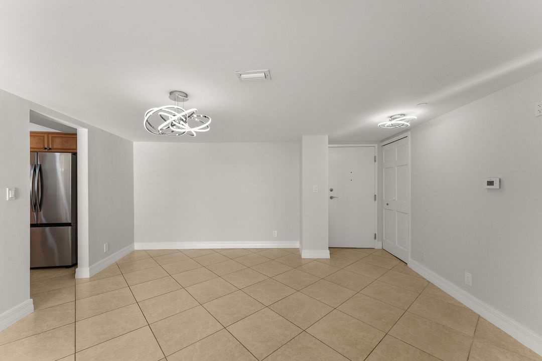 For Sale: $1,075,000 (2 beds, 2 baths, 1381 Square Feet)