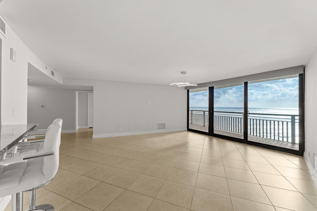 For Sale: $1,075,000 (2 beds, 2 baths, 1381 Square Feet)