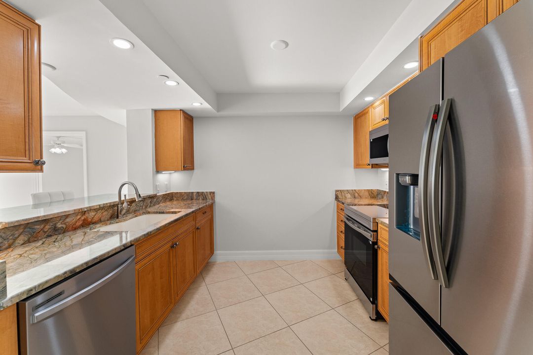 For Sale: $1,075,000 (2 beds, 2 baths, 1381 Square Feet)