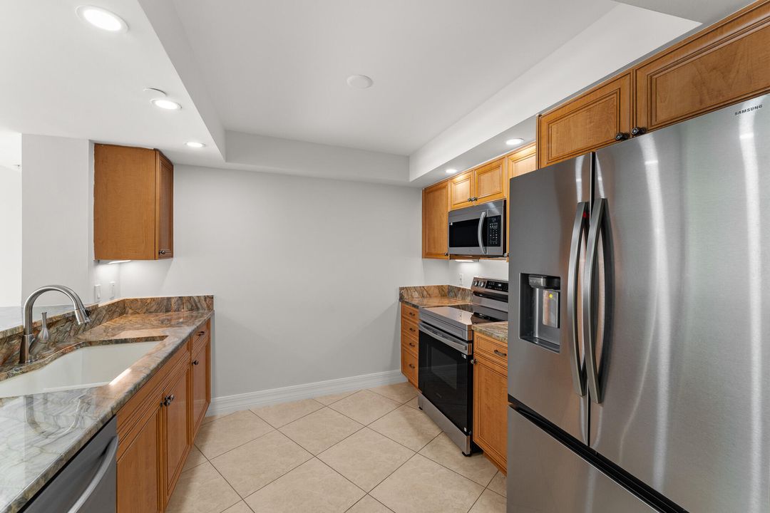 For Sale: $1,075,000 (2 beds, 2 baths, 1381 Square Feet)