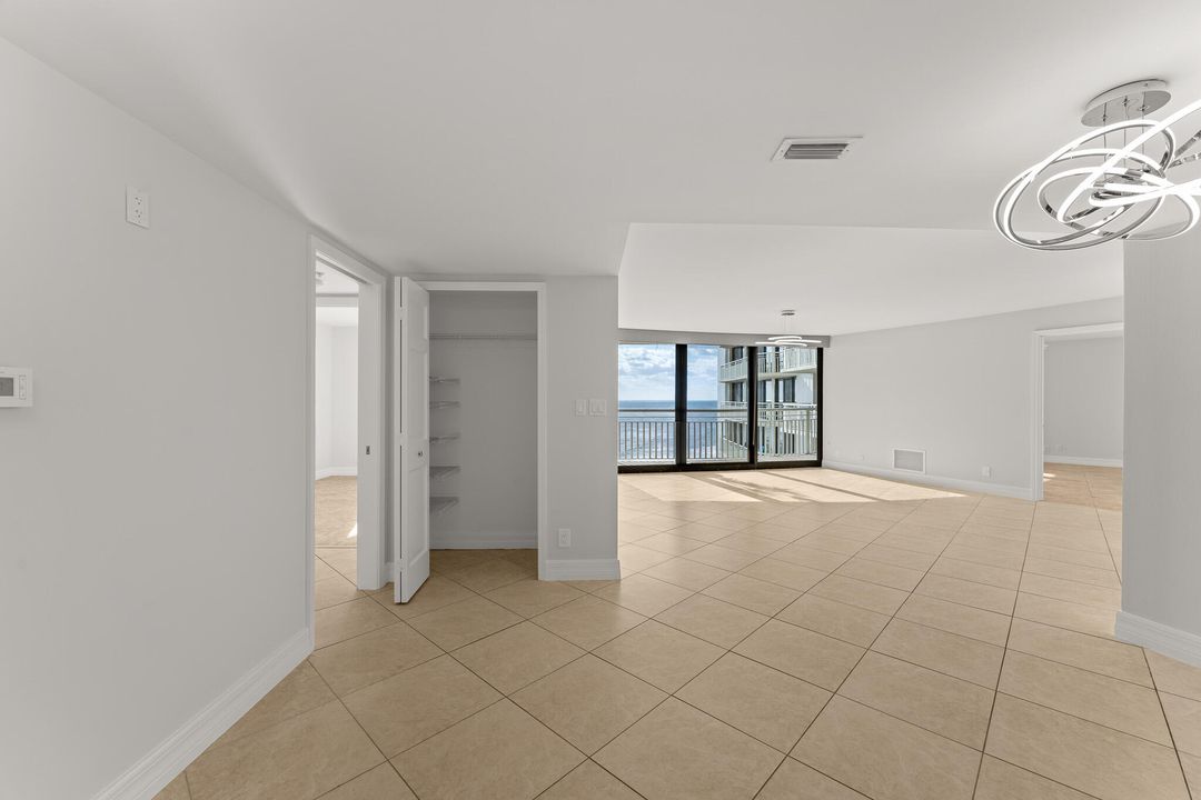 For Sale: $1,075,000 (2 beds, 2 baths, 1381 Square Feet)