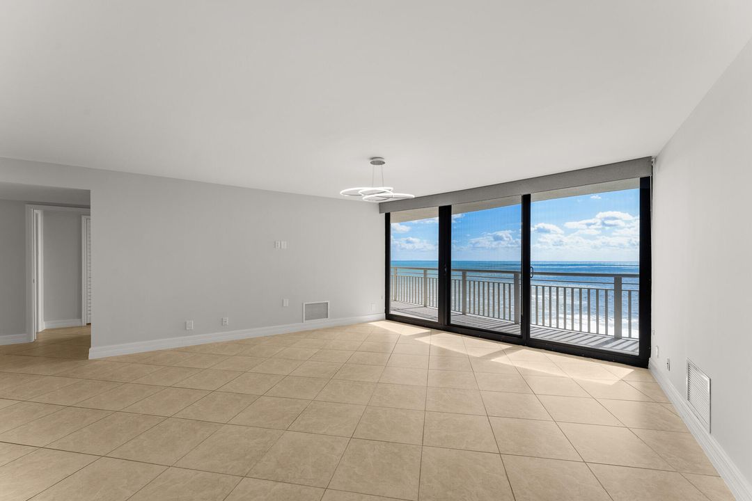 For Sale: $1,075,000 (2 beds, 2 baths, 1381 Square Feet)