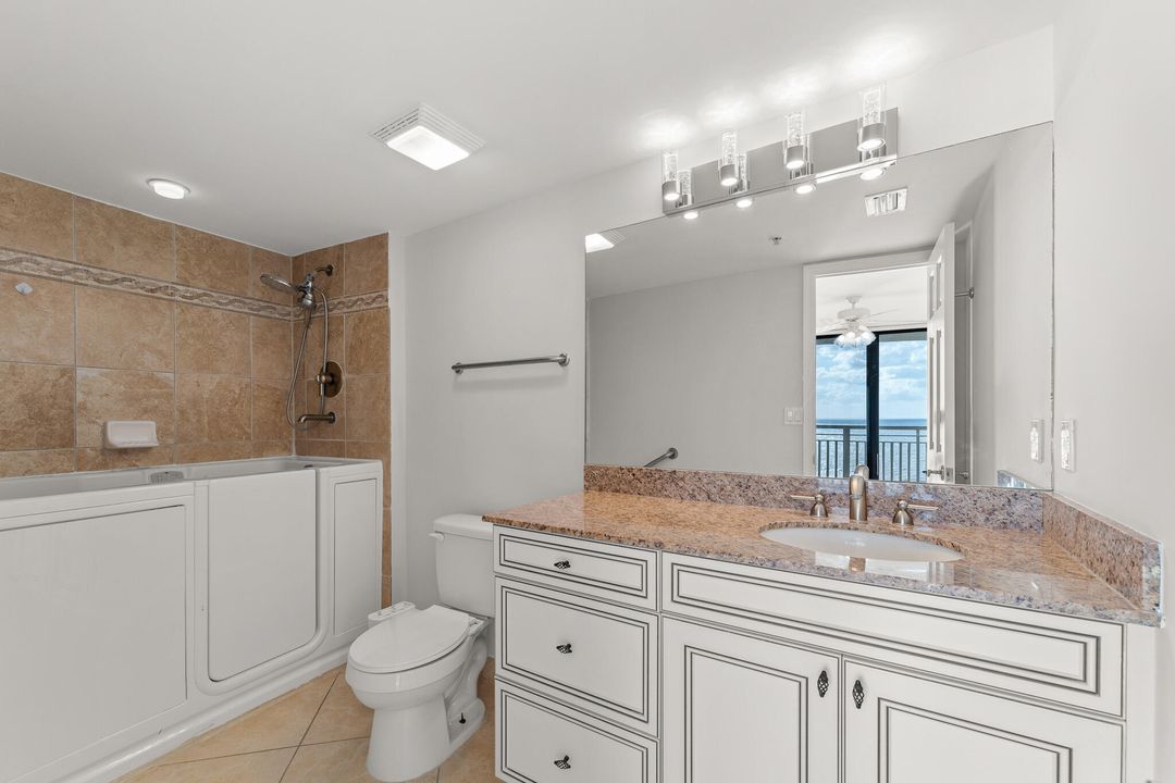 For Sale: $1,075,000 (2 beds, 2 baths, 1381 Square Feet)