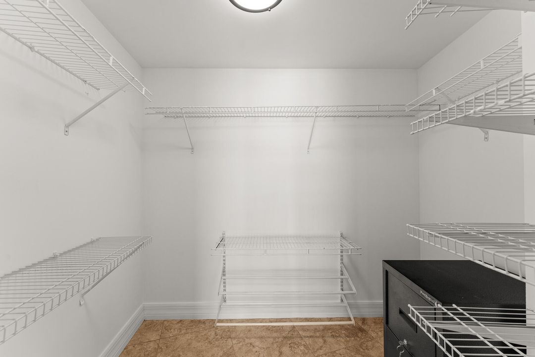 For Sale: $1,075,000 (2 beds, 2 baths, 1381 Square Feet)