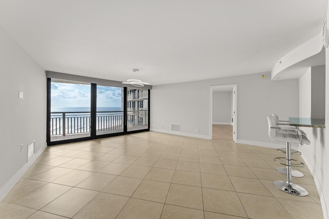 For Sale: $1,075,000 (2 beds, 2 baths, 1381 Square Feet)