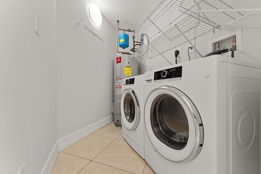 For Sale: $1,075,000 (2 beds, 2 baths, 1381 Square Feet)