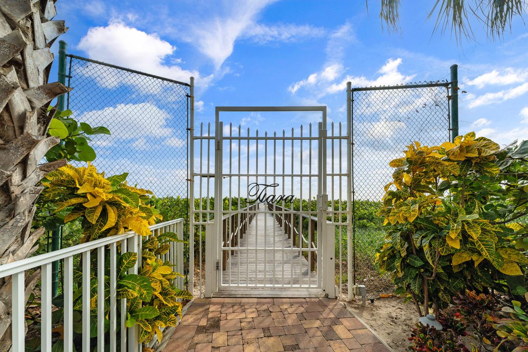 For Sale: $1,075,000 (2 beds, 2 baths, 1381 Square Feet)