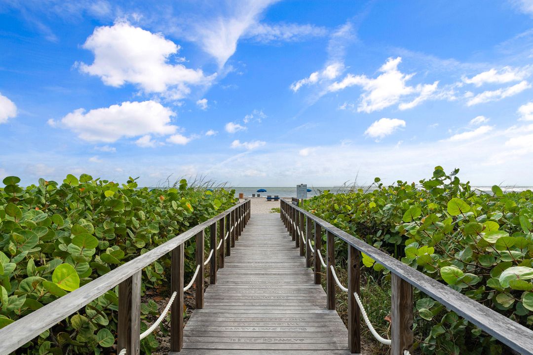 For Sale: $1,075,000 (2 beds, 2 baths, 1381 Square Feet)