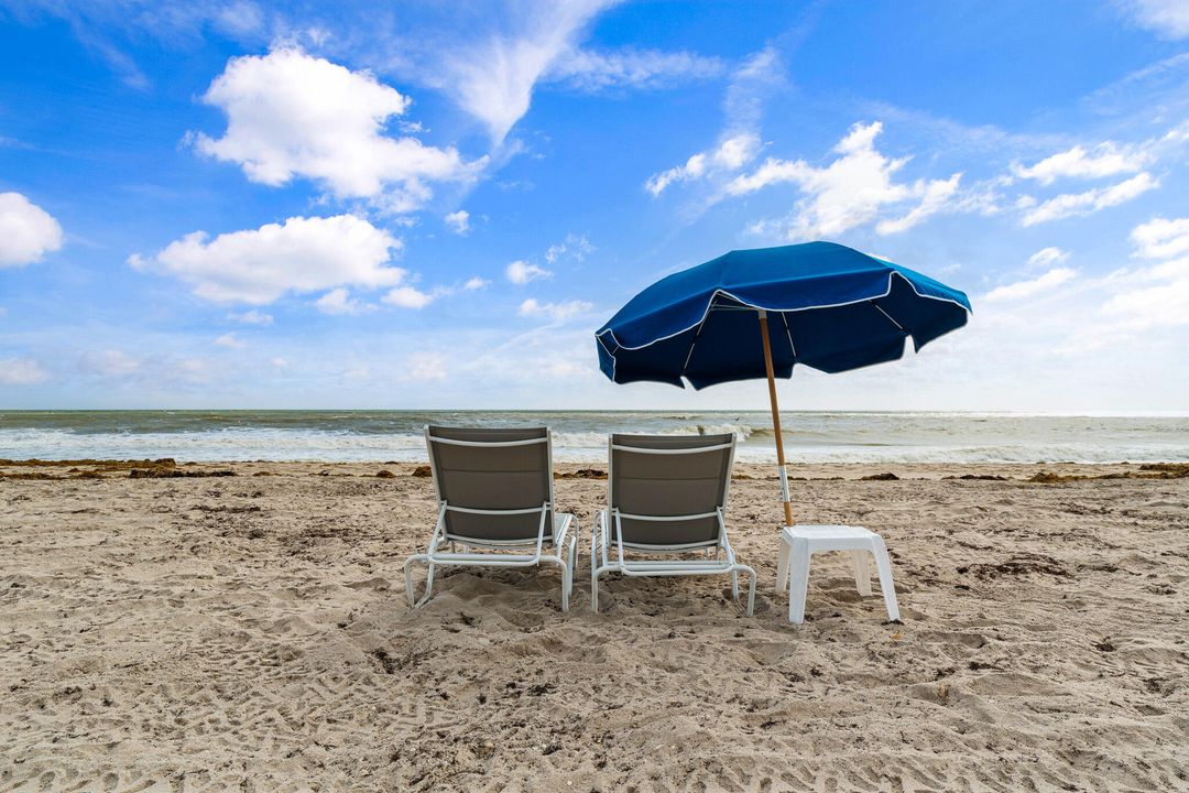 For Sale: $1,075,000 (2 beds, 2 baths, 1381 Square Feet)