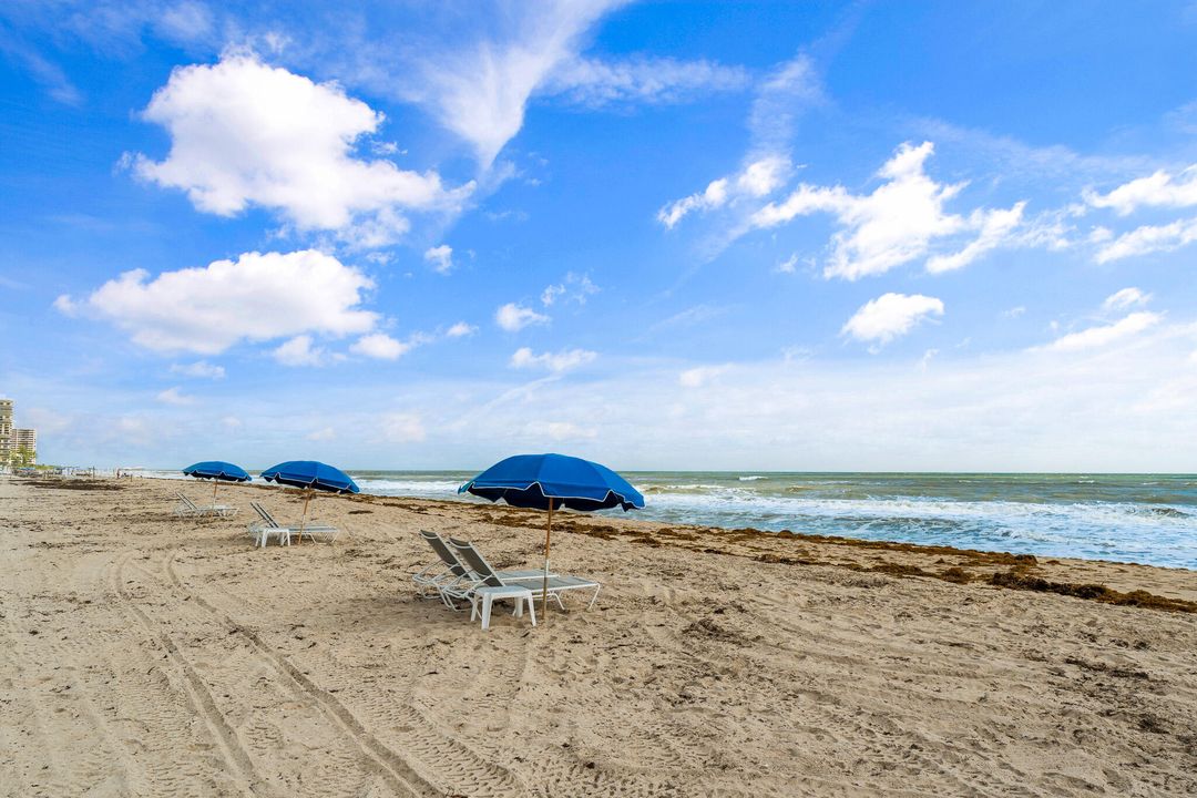 For Sale: $1,075,000 (2 beds, 2 baths, 1381 Square Feet)