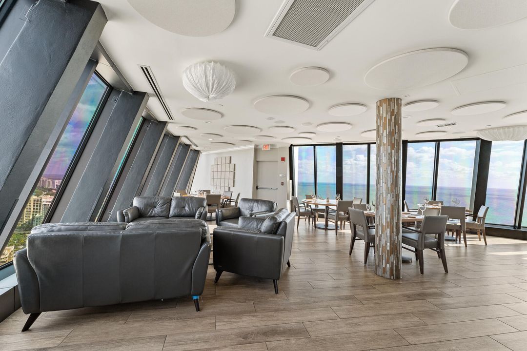 For Sale: $1,075,000 (2 beds, 2 baths, 1381 Square Feet)