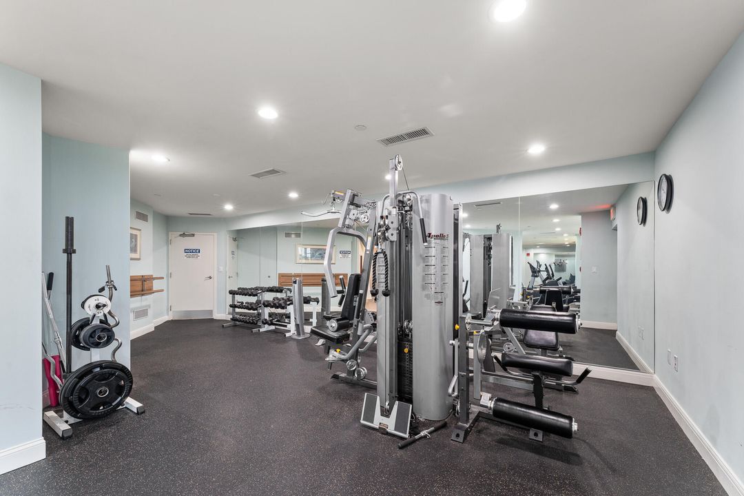 For Sale: $1,075,000 (2 beds, 2 baths, 1381 Square Feet)