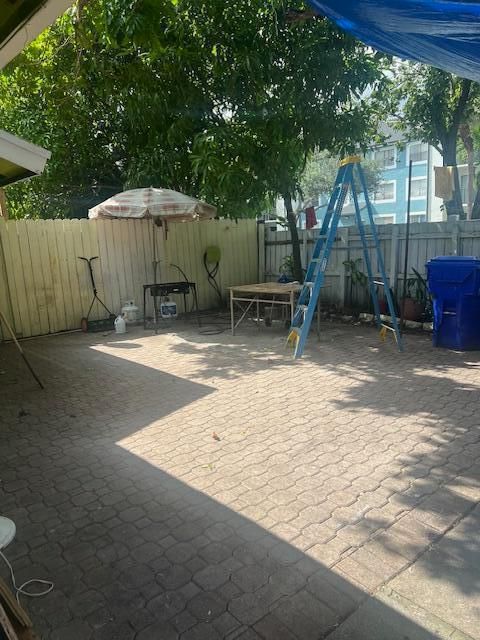 На продажу: $299,000 (2 спален, 2 ванн, 1034 Квадратных фут)