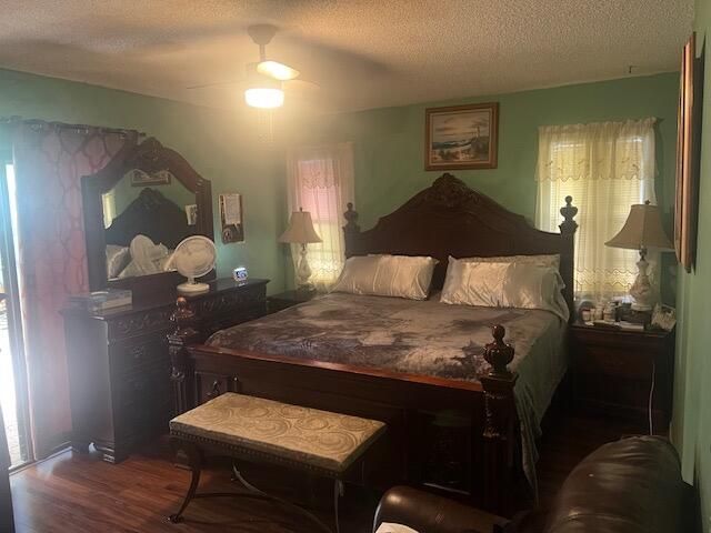 На продажу: $299,000 (2 спален, 2 ванн, 1034 Квадратных фут)