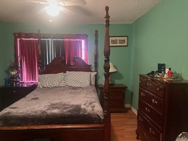 На продажу: $299,000 (2 спален, 2 ванн, 1034 Квадратных фут)